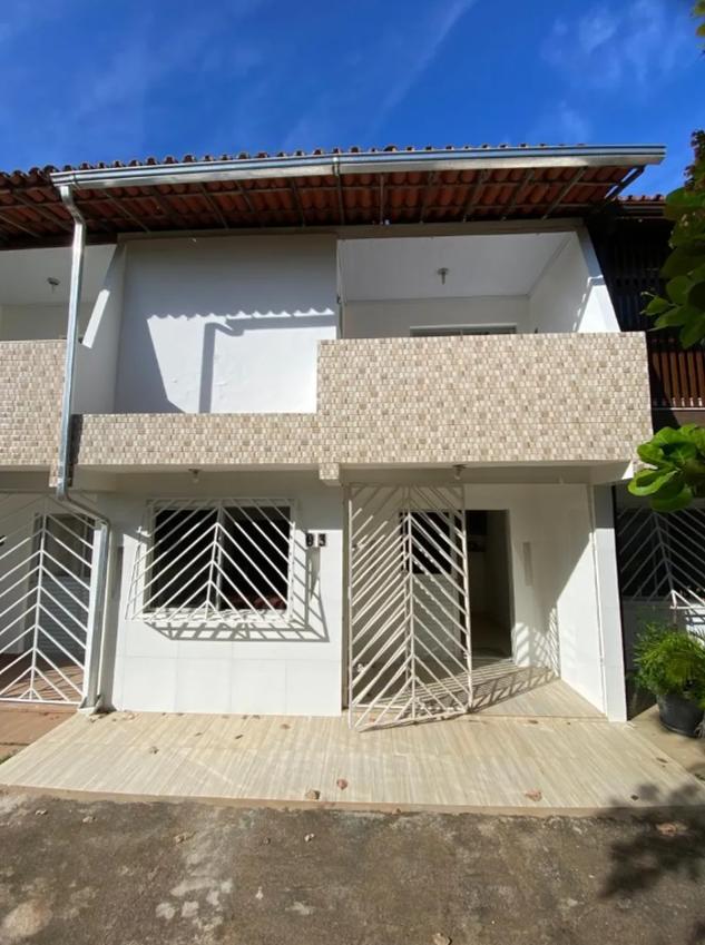 Casa porteira fechada á venda em Arembepe